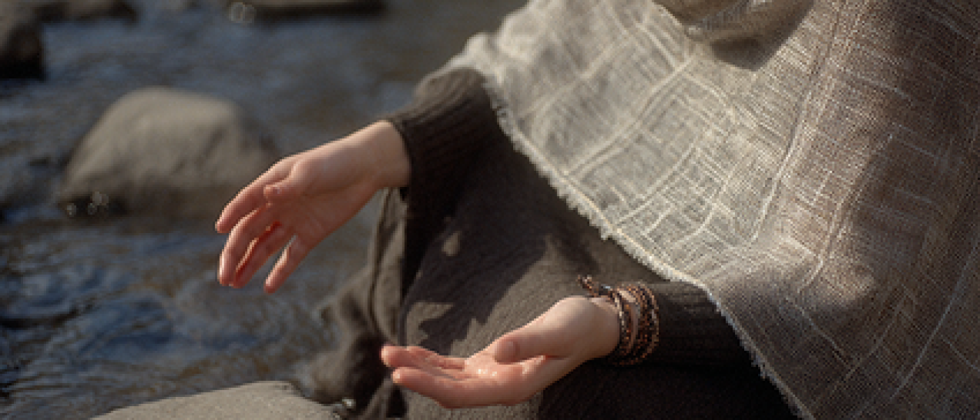 u3998611313_A_hyper-realistic_photograph_in_the_style_of_Fuji_f2e03926-2f1d-4cc7-b094-29d316b85874_2